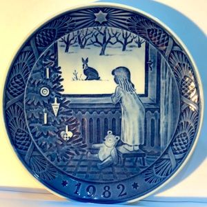 Royal Copenhagen Christmas Plate - 1982.